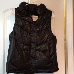 Old Navy Black Puffer Vest